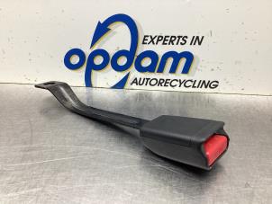 Usagé Insertion ceinture de sécurité avant droite Opel Agila (B) 1.2 16V Prix € 25,00 Règlement à la marge proposé par Gebr Opdam B.V.