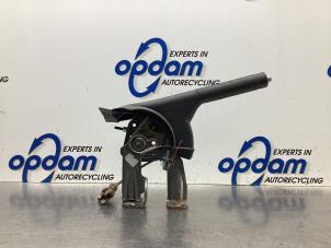 Używane Dzwignia hamulca postojowego Opel Agila (B) 1.2 16V Cena € 30,00 Procedura marży oferowane przez Gebr Opdam B.V.