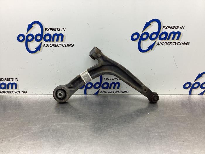 Front lower wishbone, left from a Fiat 500 (312) 1.2 69 2019