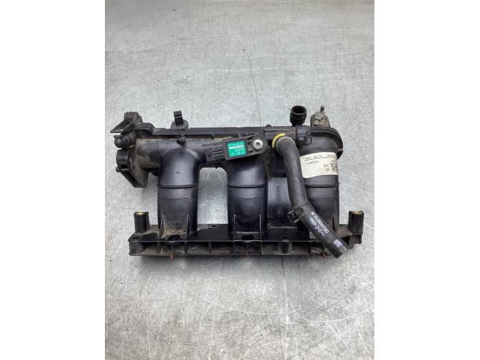 Używane Kolektor dolotowy Dacia Logan MCV II/III/Sandero Wagon 0.9 TCE 12V Cena € 80,00 Procedura marży oferowane przez Gebr Opdam B.V.