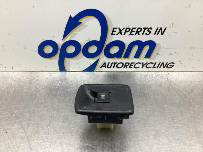 Usados Interruptor de ventanilla eléctrica Mercedes Citan (415.6) 1.5 108 CDI Euro 6 Precio € 14,00 Norma de margen ofrecido por Gebr Opdam B.V.