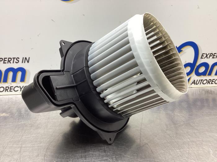 Motor de ventilador de calefactor de un Fiat 500 (312) 1.2 69 2019