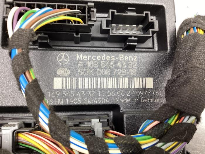 Comfort Module from a Mercedes-Benz A (W169) 1.7 A-170 5-Drs. 2006