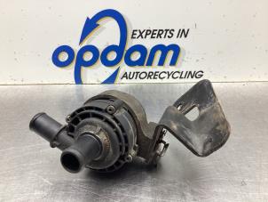 Used Additional water pump Renault Scénic III (JZ) 1.4 16V TCe 130 Price € 50,00 Margin scheme offered by Gebr Opdam B.V.