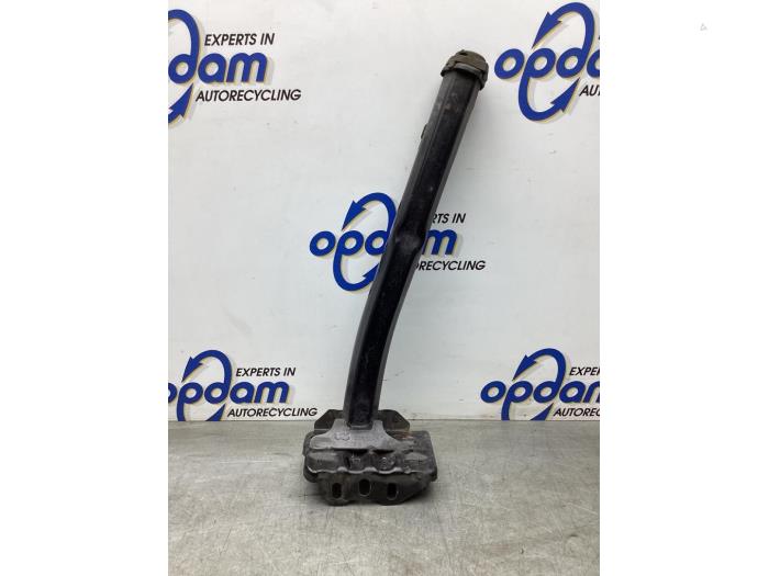 Usados Subchasis Peugeot 3008 II (M4/MC/MJ/MR) 1.2 12V e-THP PureTech 130 Precio € 40,00 Norma de margen ofrecido por Gebr Opdam B.V.