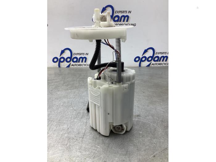 Begagnade Bensinpump Opel Karl 1.0 12V Pris € 50,00 Marginaltabell erbjuds av Gebr Opdam B.V.