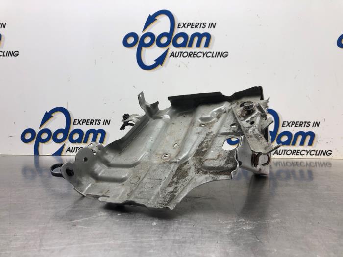 Begagnade Batterilåda Toyota Aygo (B40) 1.0 12V VVT-i Pris € 18,00 Marginaltabell erbjuds av Gebr Opdam B.V.