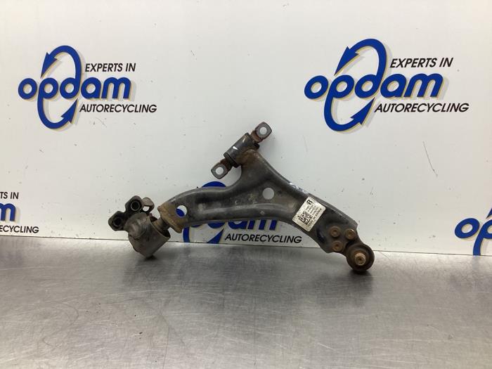 Front lower wishbone, right from a Opel Karl 1.0 12V 2017