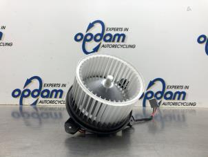 Usados Motor de ventilador de calefactor Opel Karl 1.0 12V Precio € 50,00 Norma de margen ofrecido por Gebr Opdam B.V.