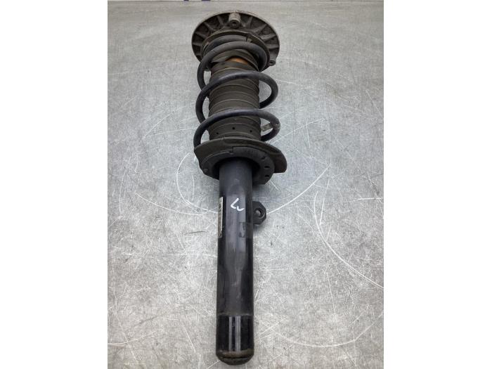 Front shock absorber rod, left from a BMW 2 serie Active Tourer (F45) 218d 2.0 TwinPower Turbo 16V 2015