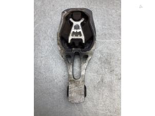 Engine mount from a Peugeot 3008 II (M4/MC/MJ/MR) 1.2 12V e-THP PureTech 130 2018
