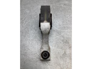Engine mount from a Peugeot 3008 II (M4/MC/MJ/MR) 1.2 12V e-THP PureTech 130 2018