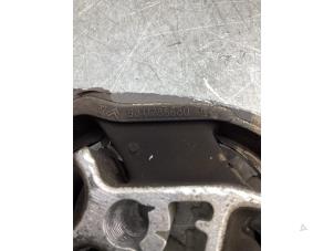 Engine mount from a Peugeot 3008 II (M4/MC/MJ/MR) 1.2 12V e-THP PureTech 130 2018