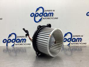 Used Heating and ventilation fan motor Hyundai i10 (F5) 1.1i 12V Price € 50,00 Margin scheme offered by Gebr Opdam B.V.