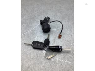 Begagnade Tändningslås + nyckel Peugeot 208 I (CA/CC/CK/CL) 1.2 Vti 12V PureTech 82 Pris € 40,00 Marginaltabell erbjuds av Gebr Opdam B.V.