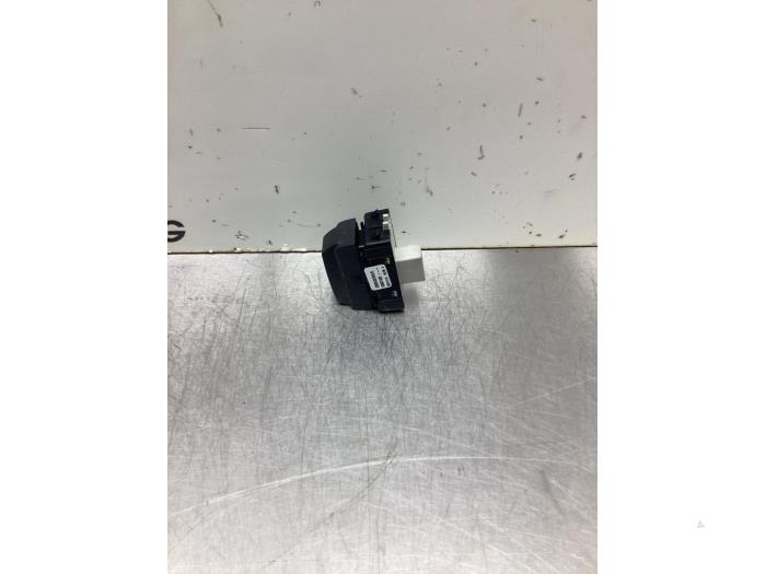 Cruise control switch from a Renault Clio IV Estate/Grandtour (7R) 0.9 Energy TCE 90 12V 2016