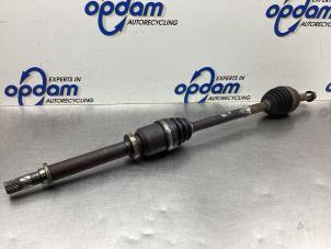 Used Front drive shaft, right Renault Clio III (BR/CR) 1.2 16V TCe 100 Price € 60,00 Margin scheme offered by Gebr Opdam B.V.
