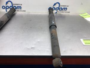 Used Rear shock absorber, right Renault Clio III (BR/CR) 1.2 16V TCe 100 Price € 30,00 Margin scheme offered by Gebr Opdam B.V.
