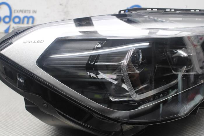 Reflektor prawy z BMW X1 (F48) sDrive 20i 2.0 16V Twin Power Turbo 2021