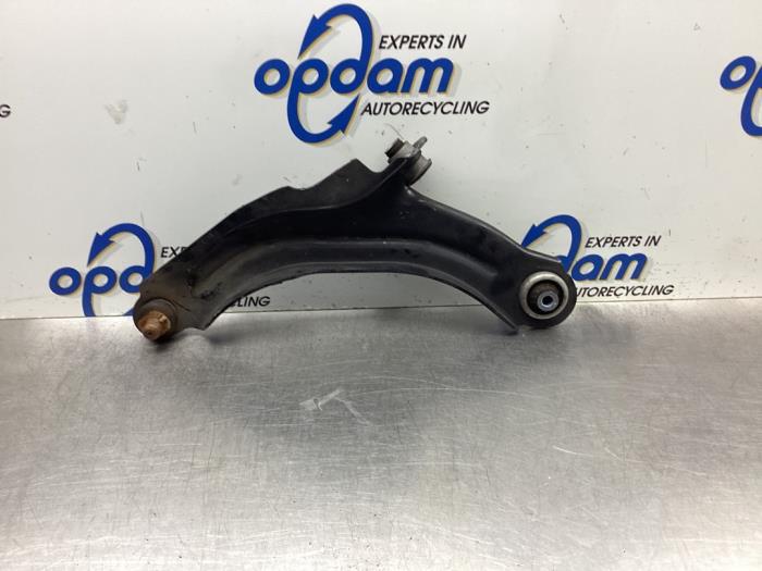 Front lower wishbone, left from a Renault Clio IV Estate/Grandtour (7R) 0.9 Energy TCE 90 12V 2016