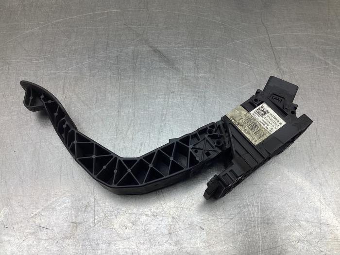 Accelerator pedal from a Opel Corsa F (UB/UH/UP) 1.2 12V 75 2021