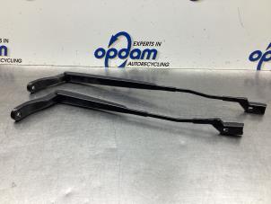 Used Front wiper arm Opel Corsa F (UB/UH/UP) 1.2 12V 75 Price € 35,00 Margin scheme offered by Gebr Opdam B.V.