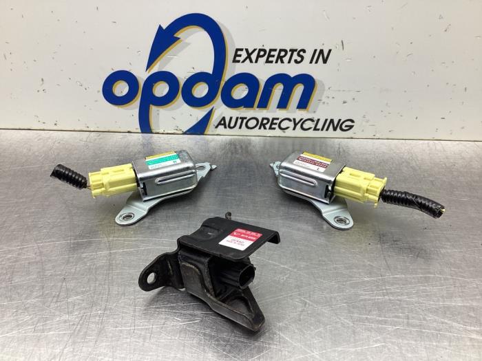 Begagnade Airbagsensor Daihatsu Cuore (L251/271/276) 1.0 12V DVVT Pris € 54,00 Marginaltabell erbjuds av Gebr Opdam B.V.