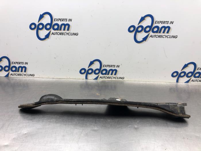 Usados Protector interno Toyota Aygo (B40) 1.0 12V VVT-i Precio € 22,00 Norma de margen ofrecido por Gebr Opdam B.V.
