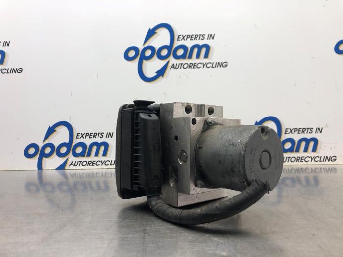 Begagnade ABS-pump BMW 5 serie (E60) 520i 16V Pris € 202,00 Marginaltabell erbjuds av Gebr Opdam B.V.