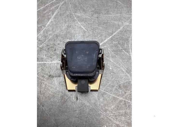 Begagnade Regnsensor Peugeot 208 I (CA/CC/CK/CL) 1.2 Vti 12V PureTech 82 Pris € 25,00 Marginaltabell erbjuds av Gebr Opdam B.V.