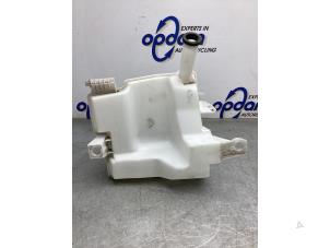 Usagé Réservoir lave-glace avant Ford Focus 3 Wagon 1.5 TDCi Prix € 40,00 Règlement à la marge proposé par Gebr Opdam B.V.