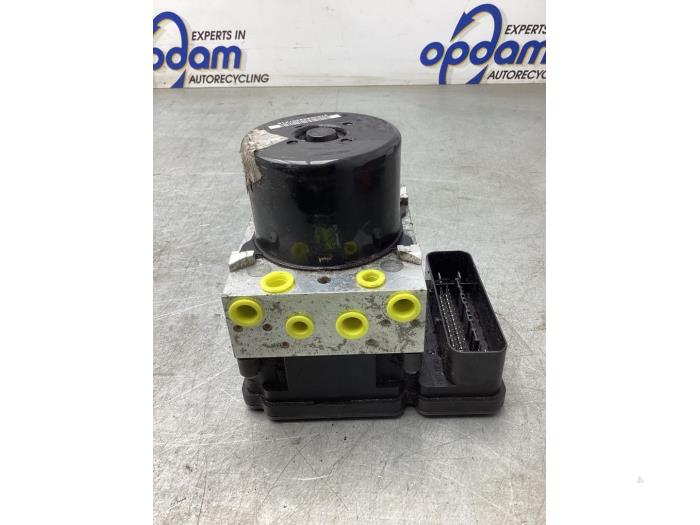 Used ABS pump Ford Focus 3 Wagon 1.6 Ti-VCT 16V 125 Price € 120,00 Margin scheme offered by Gebr Opdam B.V.