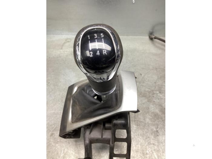 Gear stick from a Nissan Micra (K14) 1.0 IG-T 100 2020