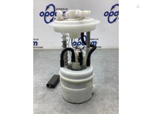 Usagé Pompe essence Nissan Micra (K14) 1.0 IG-T 100 Prix € 75,00 Règlement à la marge proposé par Gebr Opdam B.V.