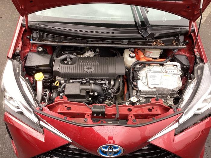 Engine from a Toyota Yaris III (P13) 1.5 16V Hybrid 2019