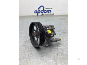 Used Power steering pump Renault Espace (JK) 2.0 16V Turbo Price € 100,00 Margin scheme offered by Gebr Opdam B.V.