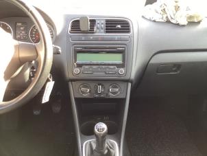 Gebrauchte Radio CD Spieler Volkswagen Polo V (6R) 1.2 TDI 12V BlueMotion Preis € 100,00 Margenregelung angeboten von Gebr Opdam B.V.