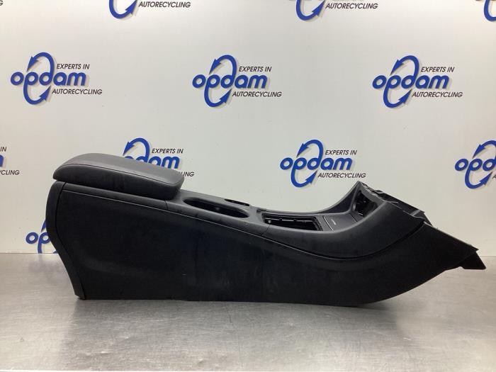 Begagnade Armstöd Mercedes A (W176) 1.6 A-160 16V Pris € 180,00 Marginaltabell erbjuds av Gebr Opdam B.V.