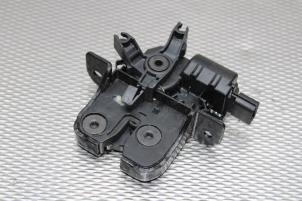 Used Tailgate lock mechanism Dacia Duster (HS) 1.6 16V Price € 40,00 Margin scheme offered by Gebr Opdam B.V.