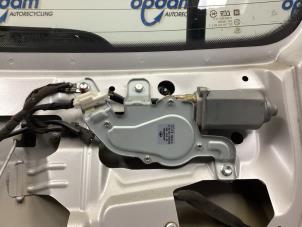 Usados Motor de limpiaparabrisas detrás Chevrolet Spark (M300) 1.0 16V Bifuel Precio € 35,00 Norma de margen ofrecido por Gebr Opdam B.V.