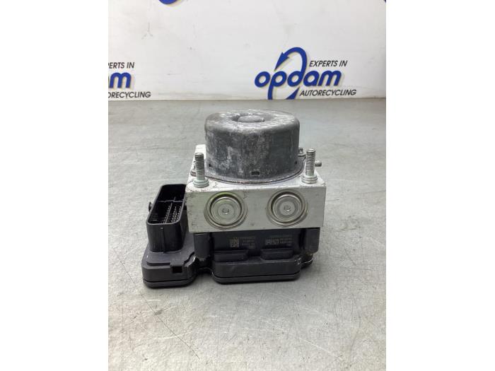 Begagnade ABS-pump Mitsubishi Space Star (A0) 1.0 12V Pris € 75,00 Marginaltabell erbjuds av Gebr Opdam B.V.