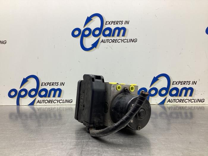 Begagnade ABS-pump Ford Fiesta 5 (JD/JH) 1.4 16V Pris € 68,00 Marginaltabell erbjuds av Gebr Opdam B.V.