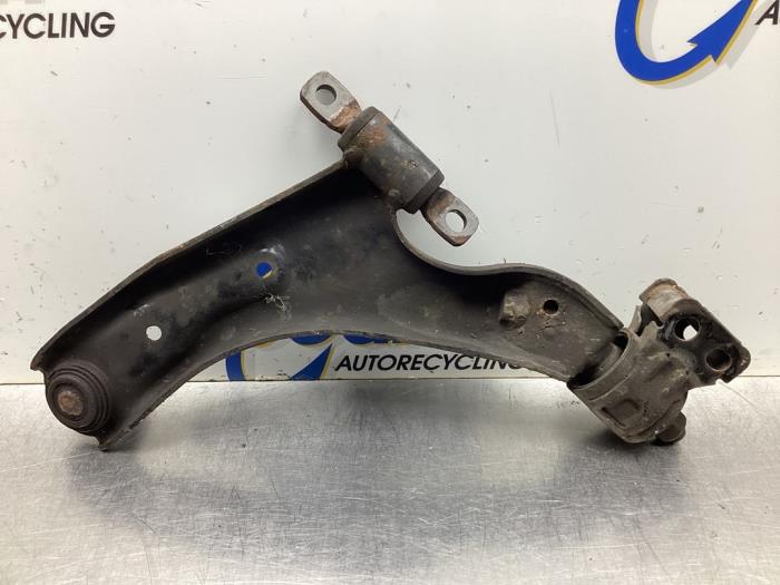 Front lower wishbone, right from a Chevrolet Spark (M300) 1.0 16V Bifuel 2011