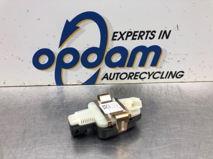 Begagnade Regnsensor Mercedes A (W176) 1.6 A-160 16V Pris € 45,00 Marginaltabell erbjuds av Gebr Opdam B.V.