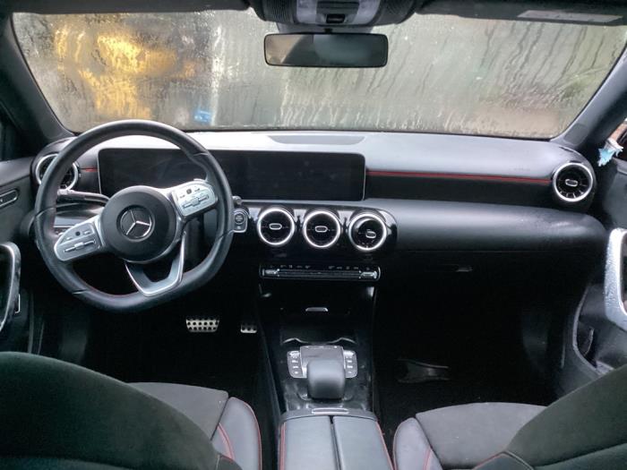 Airbag Set+Modul van een Mercedes-Benz A Limousine (177.1) 1.3 A-180 Turbo 2020