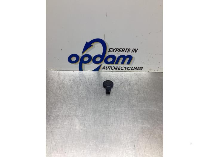 Begagnade Regnsensor Opel Zafira (M75) 2.2 16V Direct Ecotec Pris € 36,00 Marginaltabell erbjuds av Gebr Opdam B.V.