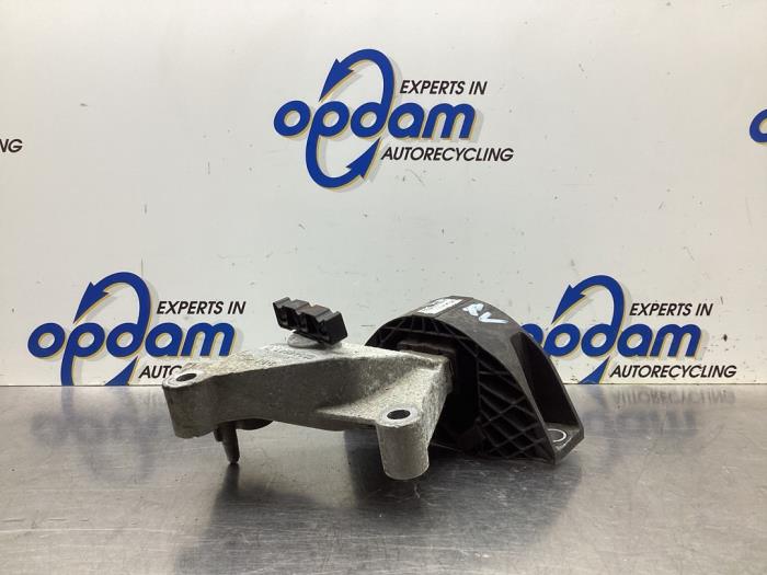 Usagé Support moteur Renault Clio IV Estate/Grandtour (7R) 0.9 Energy TCE 12V Prix € 45,00 Règlement à la marge proposé par Gebr Opdam B.V.