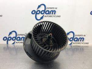 Usados Motor de ventilador de calefactor Volkswagen Touran (1T1/T2) 2.0 TDI 16V 140 Precio € 40,00 Norma de margen ofrecido por Gebr Opdam B.V.