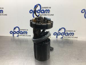 Usados Bomba eléctrica de combustible Volkswagen Touran (1T1/T2) 2.0 TDI 16V 140 Precio € 80,00 Norma de margen ofrecido por Gebr Opdam B.V.
