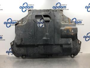 Usados Chapa protectora motor Ford Focus 2 Wagon 1.6 16V Precio € 50,00 Norma de margen ofrecido por Gebr Opdam B.V.